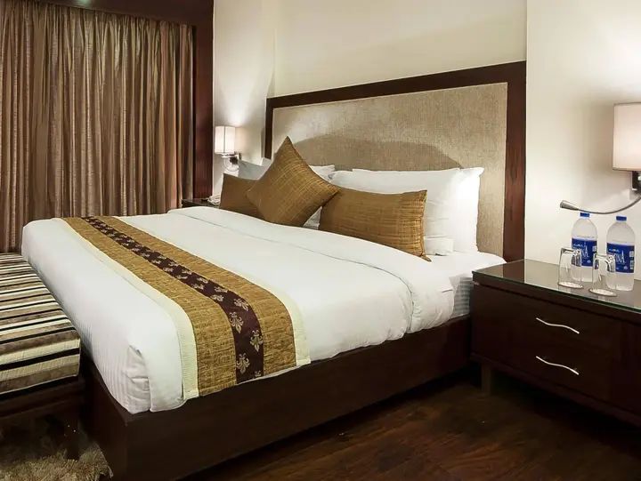 Бадди: The Golden Palms Hotel & Spa