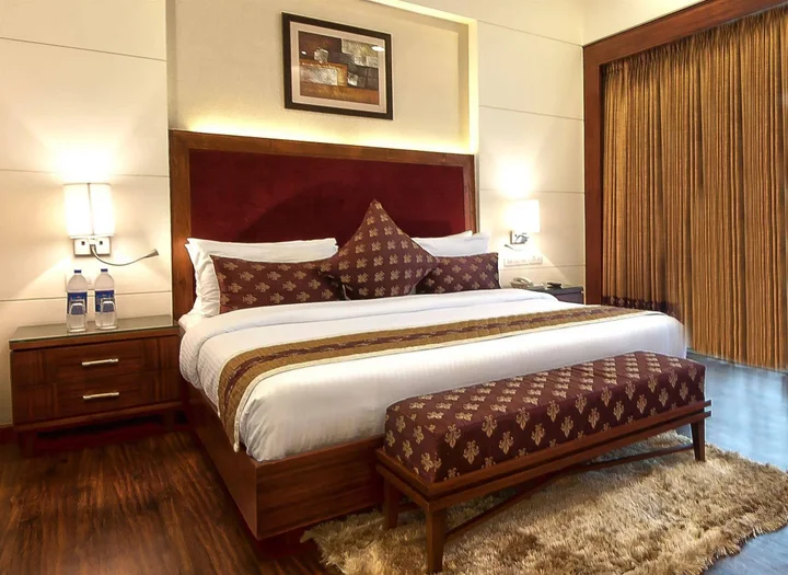 Бадди: The Golden Palms Hotel & Spa