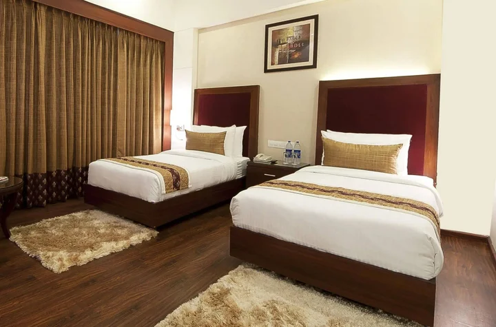 Бадди: The Golden Palms Hotel & Spa