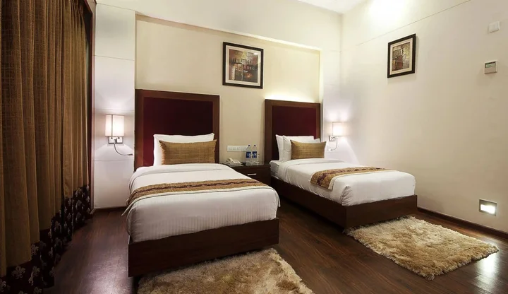 Бадди: The Golden Palms Hotel & Spa