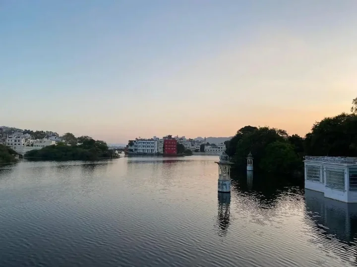 Удаипур: Hotel Natural Lake View