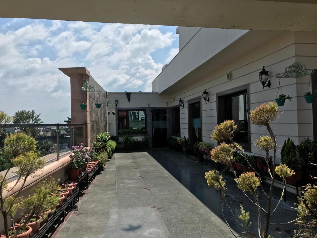 Карнал: Leela Grande Hotel