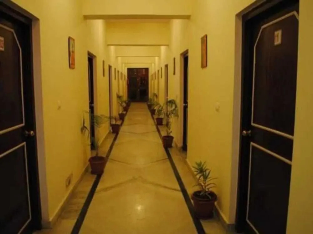 Агра: Hotel Ambika Palace