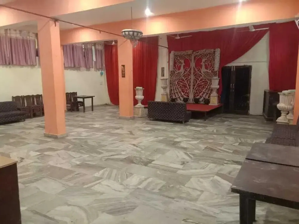 Агра: Hotel Ambika Palace