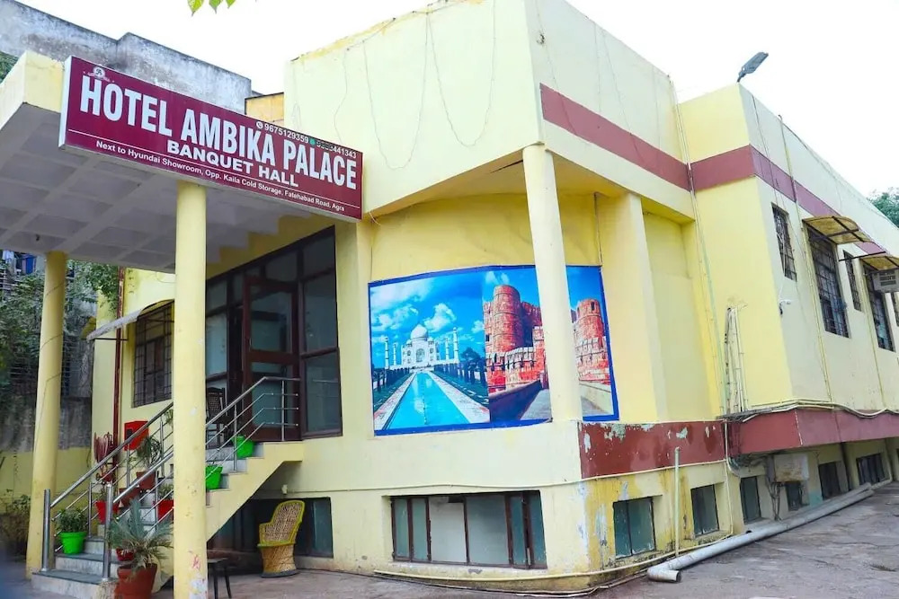 Агра: Hotel Ambika Palace