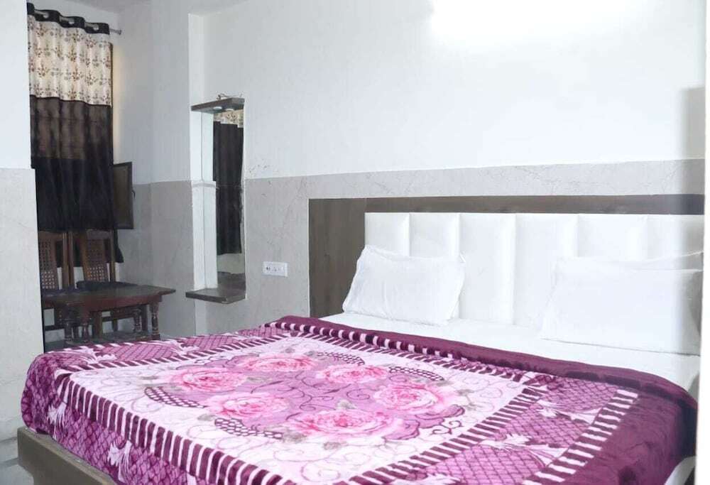 Агра: Hotel Ambika Palace