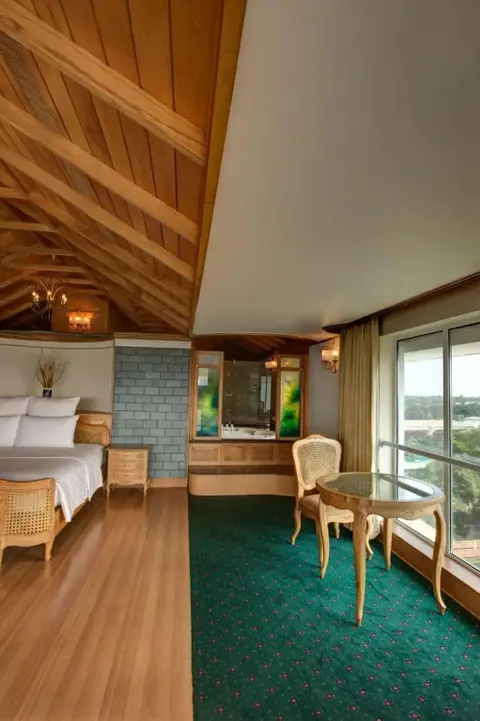 Эрамаллур: Le Meridien Kochi