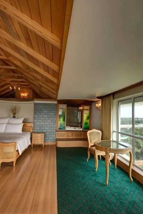 Эрамаллур: Le Meridien Kochi