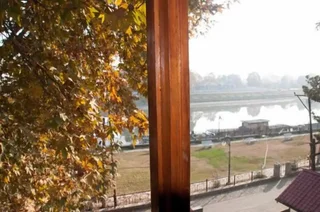 Шринагар: Hotel Ahdoos