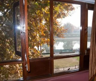 Шринагар: Hotel Ahdoos