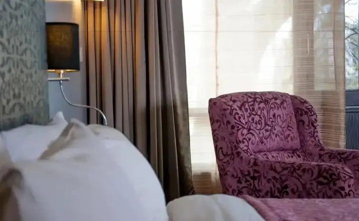 Шринагар: Hotel Ahdoos