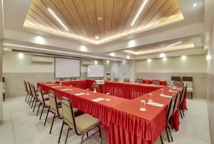 Ахмедабад: Centra Hotel