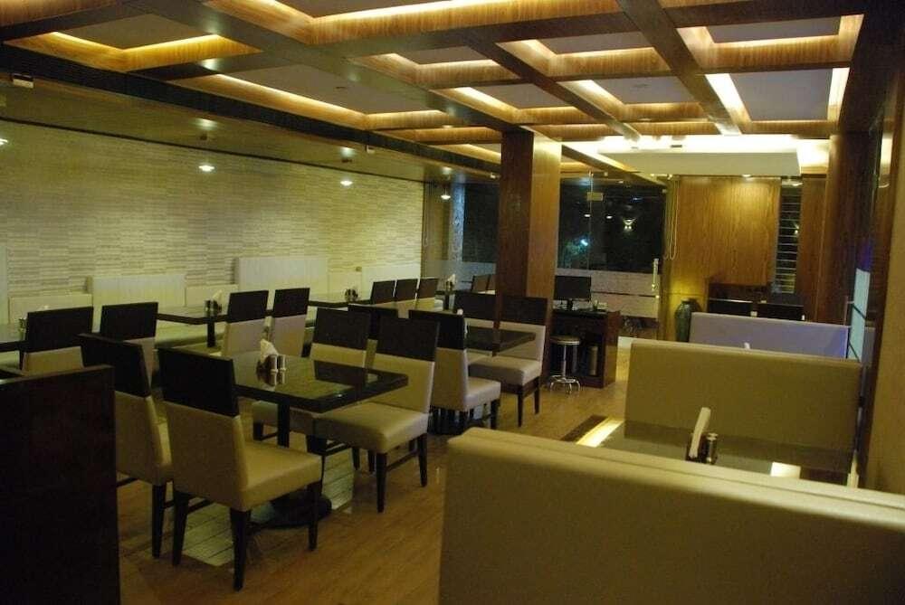 Ахмедабад: Centra Hotel