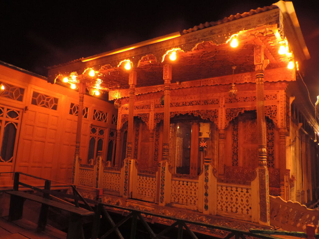 Шринагар: Young Bombay Group Of Houseboats