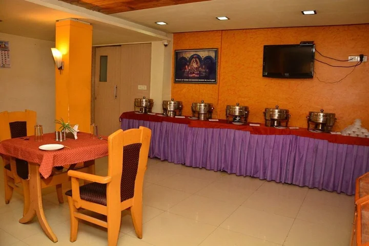 Ширди: Hotel Sai Sahavas
