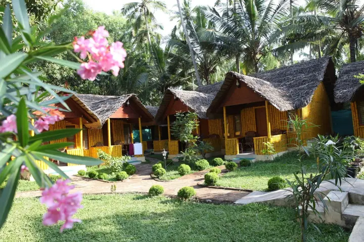 Варкала: Savithri Inn Bamboo Cottages & Resorts