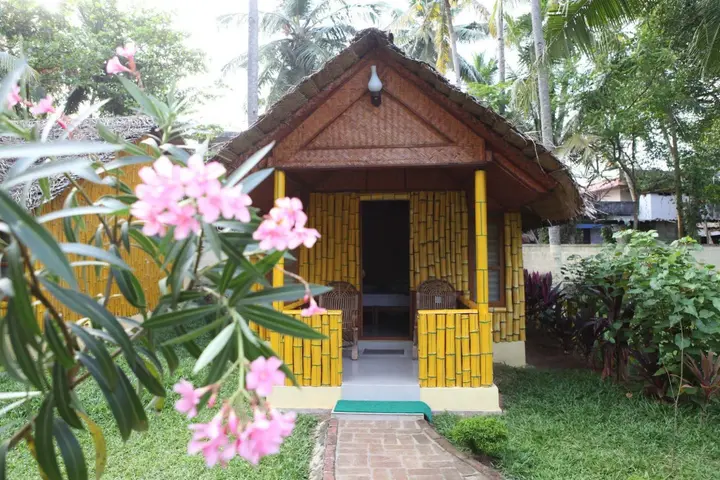 Варкала: Savithri Inn Bamboo Cottages & Resorts
