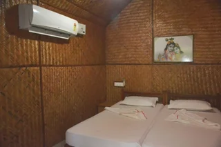 Варкала: Savithri Inn Bamboo Cottages & Resorts