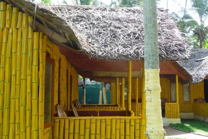 Варкала: Savithri Inn Bamboo Cottages & Resorts