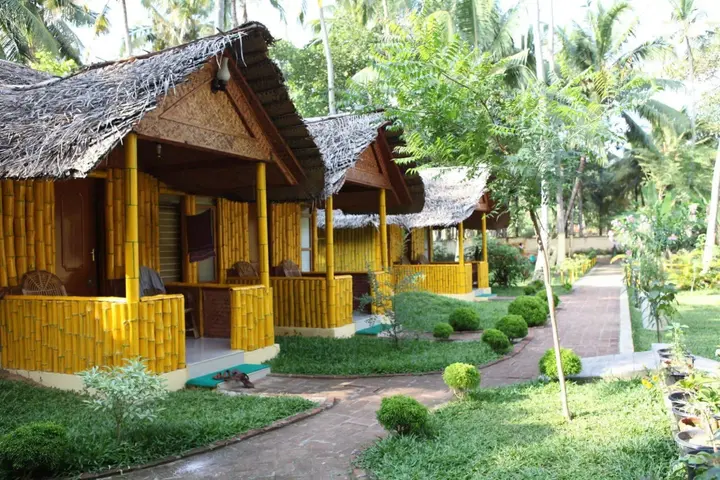 Варкала: Savithri Inn Bamboo Cottages & Resorts