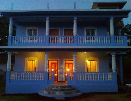 Мандрем: Avalon Inn