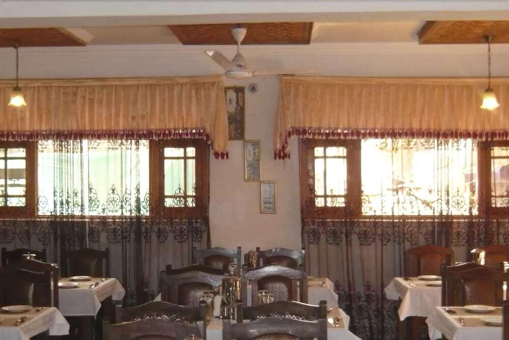Шринагар: Hotel Akbar Inn