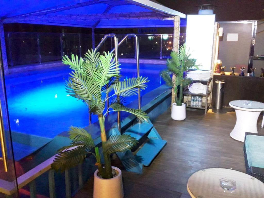 Колката: Monotel Luxury Business Hotel