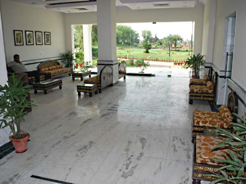 Шахджаханпур: Shiva Oasis Resort
