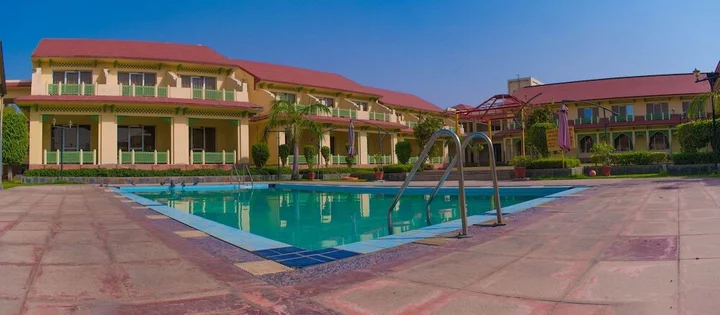 Шахджаханпур: Shiva Oasis Resort