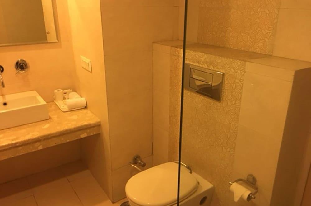Шахджаханпур: Shiva Oasis Resort
