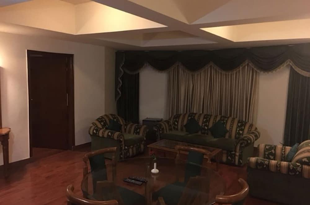 Шахджаханпур: Shiva Oasis Resort