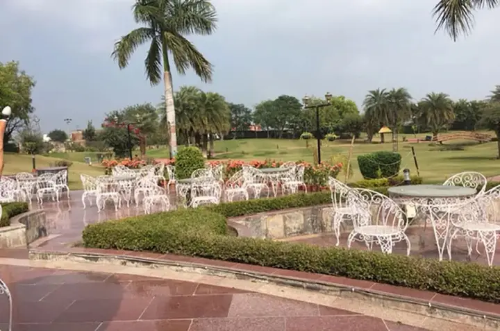 Шахджаханпур: Shiva Oasis Resort