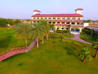 Шахджаханпур: Shiva Oasis Resort