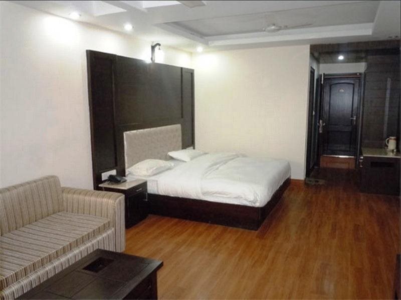 Массури: Hotel Basera