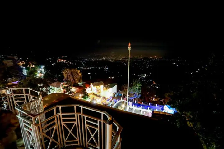 Массури: Amara Hill Queen Mussoorie