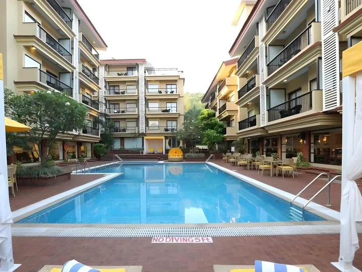 Нерул: Deltin Suites