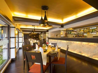 Нерул: Deltin Suites