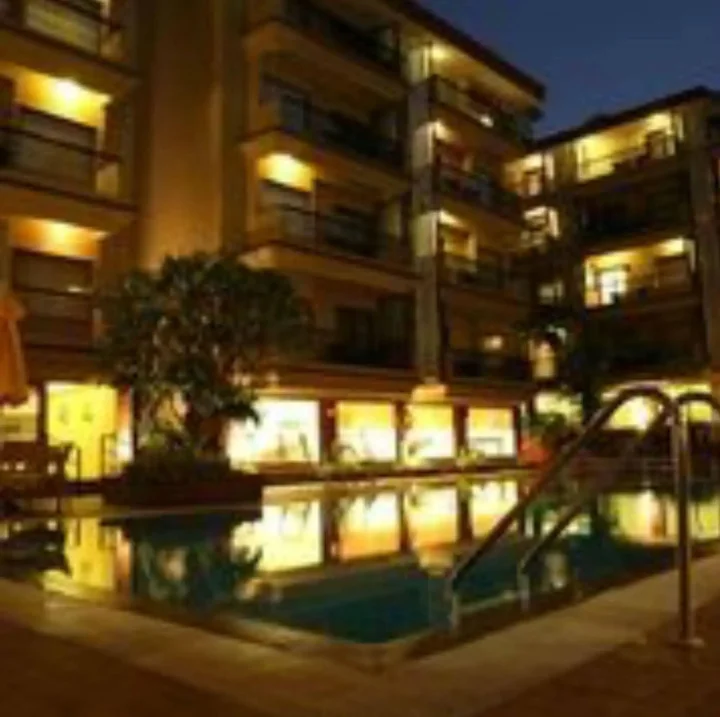 Нерул: Deltin Suites
