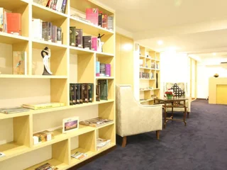 Нерул: Deltin Suites