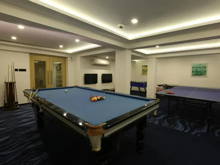 Нерул: Deltin Suites