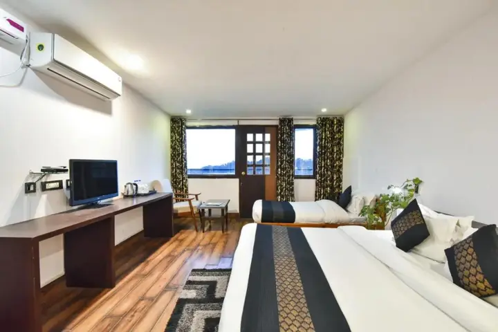 Дармсала: M Hotel & Restaurant