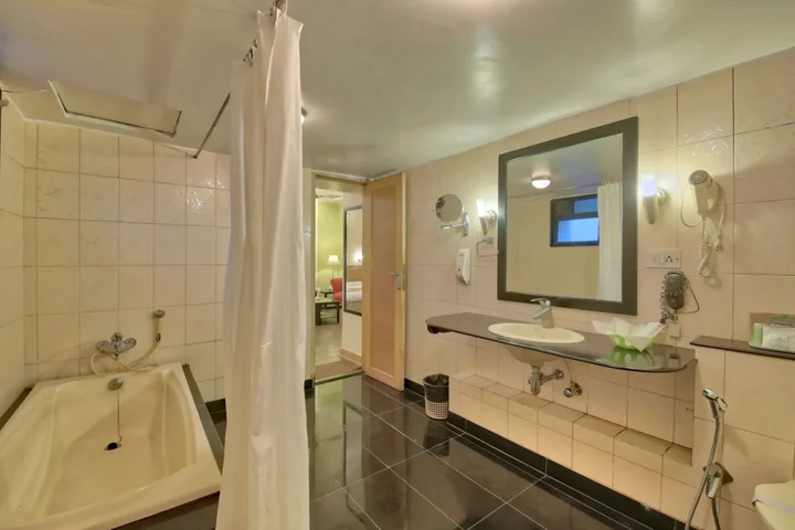 Гувахати: Vishwaratna Hotel