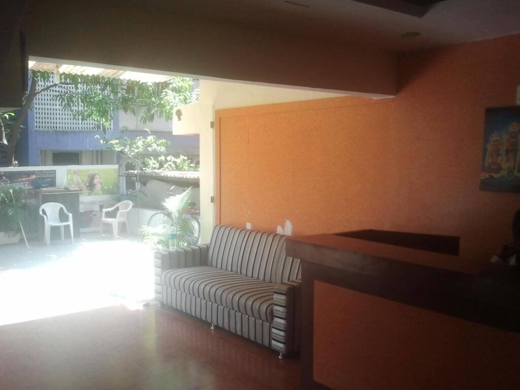 Мумбаи: OYO Rana Residency Near Western Express Highway Metro Station