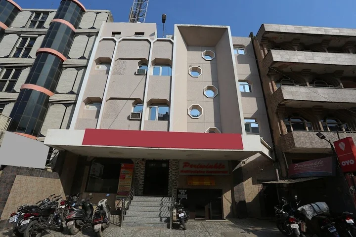 Агра: OYO 2862 Hotel Kanha Continental