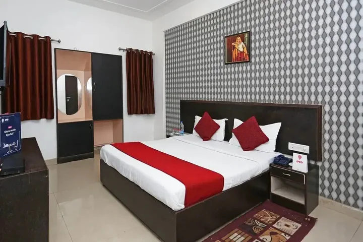 Агра: OYO 2862 Hotel Kanha Continental