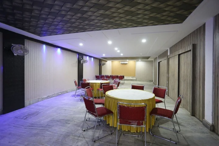 Агра: OYO 2862 Hotel Kanha Continental