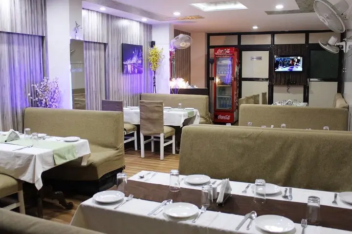 Агра: OYO 2862 Hotel Kanha Continental