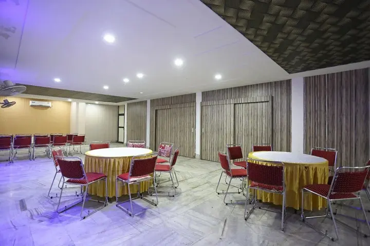 Агра: OYO 2862 Hotel Kanha Continental
