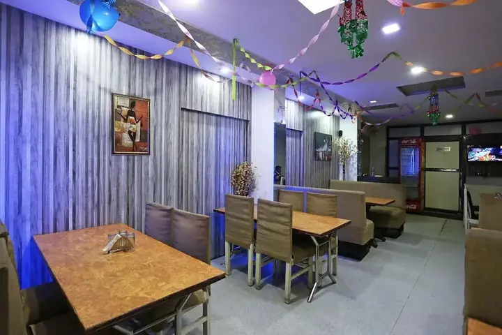 Агра: OYO 2862 Hotel Kanha Continental