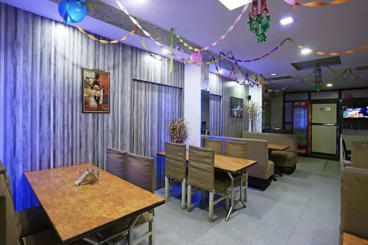Агра: OYO 2862 Hotel Kanha Continental